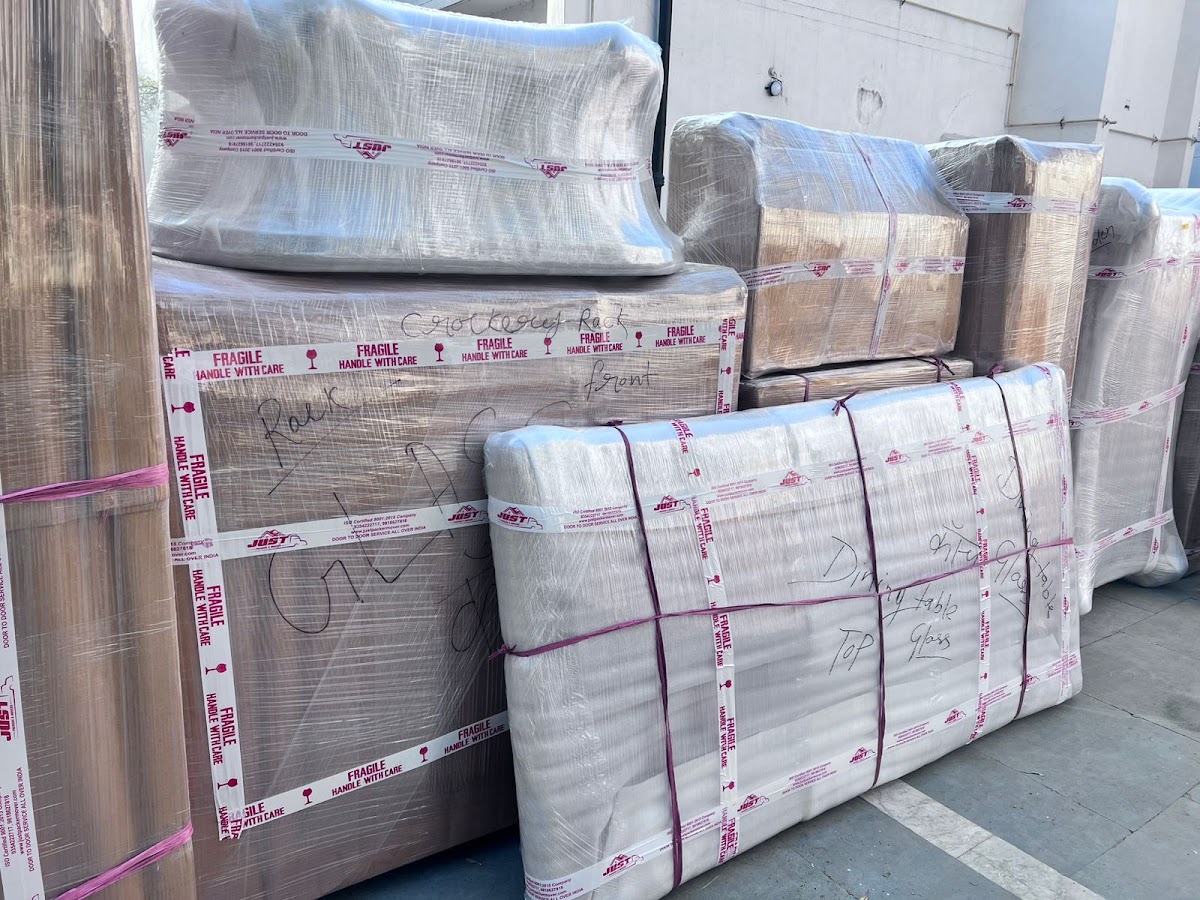Just Packers And Movers packing and moving work in Noida